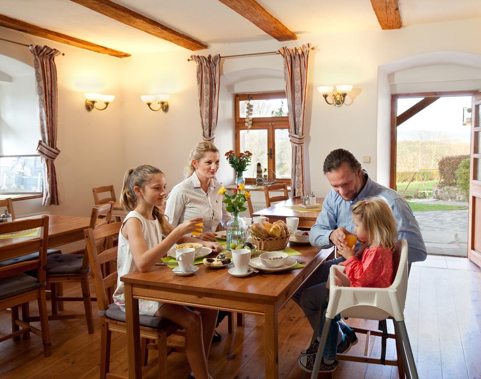 Dvůr Stráň Hotel Karlsbad Eksteriør billede