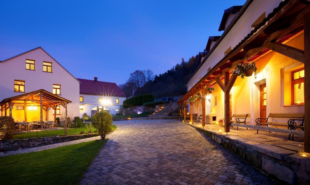 Dvůr Stráň Hotel Karlsbad Eksteriør billede