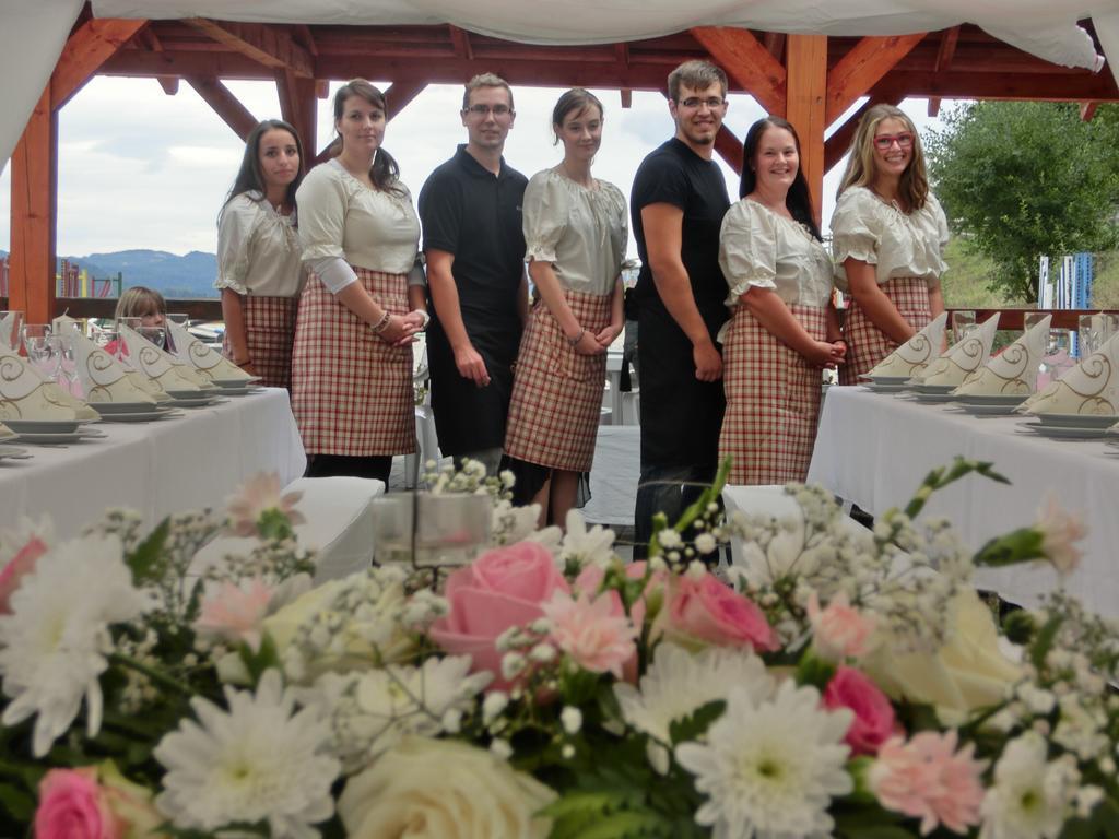 Dvůr Stráň Hotel Karlsbad Eksteriør billede